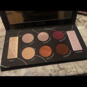 Suva Protege eyeshadow palette